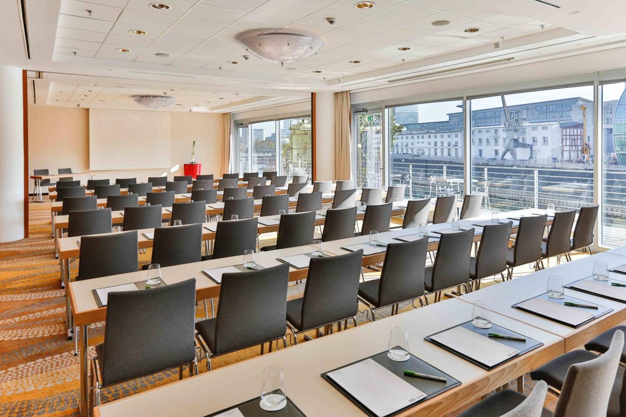 Courtyard By Marriott Hafen 4*